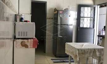 Imagem 2: Casa com 02 dormitórios no Jardim Ivone