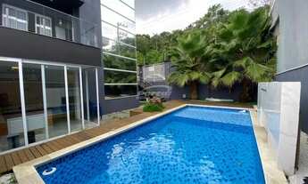 Imagem: Casa com piscina disponível para locação