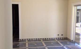 Imagem 7: Casa para aluguel e venda possui 780 metros quadrados com prédio de 3 andares nos fundos