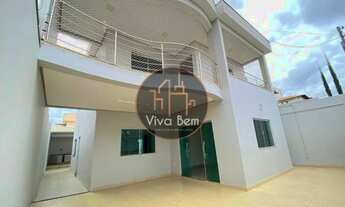 Imagem 2: Casa com 3 dormitórios - venda por R$ 850.000,00 ou aluguel por R$ 5.000,00/mês - Planalto