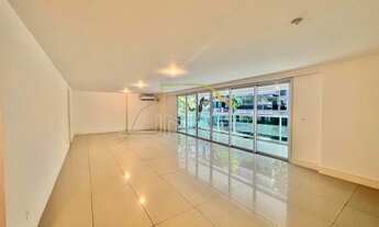 Imagem 5: Alugo um lindo apartamento na quadra da praia com varanda, 4 suítes em rua arborizada!