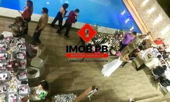 Imagem 5: Casa para aluguel e venda possui 310 metros quadrados com 8 quartos