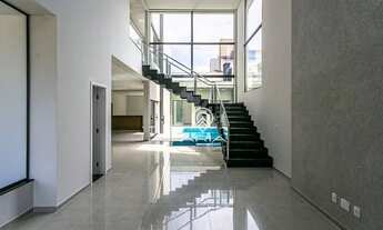 Imagem 6: Casa Sobrado a Venda com Arquitetura Contemporânea no Condomínio Royal Forest Fase 1, com