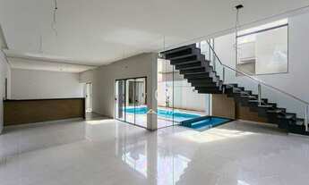 Imagem 3: Casa Sobrado a Venda com Arquitetura Contemporânea no Condomínio Royal Forest Fase 1, com