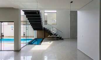 Imagem 7: Casa Sobrado a Venda com Arquitetura Contemporânea no Condomínio Royal Forest Fase 1, com