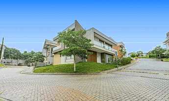 Imagem: Condomínio Barigui Park Royale, com piscina