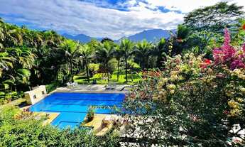 Imagem: Linda mansão com deck e vaga de barco