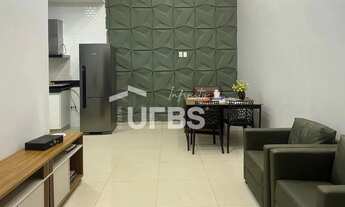 Imagem 2: Casa de Esquina à Venda Moderna, Arejada e com Excelente Localização