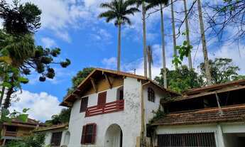 Imagem 2: Casa com potencial para investidores com 3.780 m² de terreno no centro da cidade. Teresópo