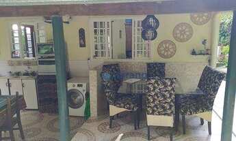 Imagem 4: Casa de alvenaria com amplo terreno com nascente de água