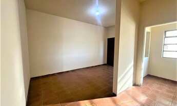 Imagem 2: A RE/MAX Silver apresenta esse imóvel para locação na cidade de Guanambi-Bahia. A Kitnet e