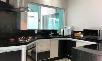 Imagem 2: Lindo sobrado em Holambra