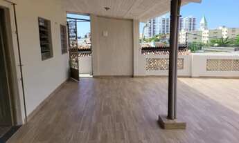 Imagem: Casa com 5 Quartos no Barro - Recife