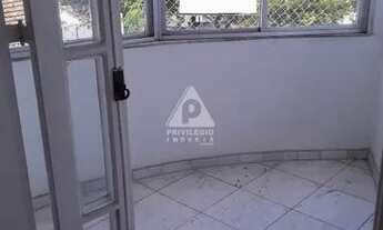 Imagem 2: Apartamento de 3 quartos, muito claro, arejado, indevassável, vista livre, sala ampla com