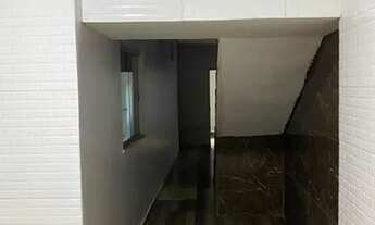 Imagem: Casa individual sozinha no lote