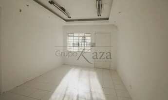 Imagem 6: Casa comercial para venda possui 353 metros quadrados com 6 salas em Sumaré - São Paulo