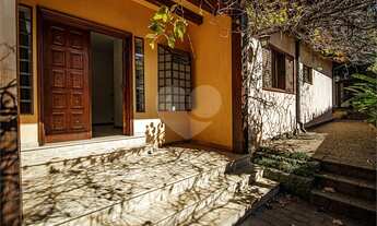 Imagem 2: Casa térrea com 4 quartos, charmosa com vista para o verde