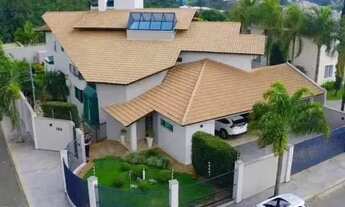 Imagem 2: Casa alto padrão com 4 suítes e 7 vagas de garagem sendo 4 cobertas em Jaraguá do Sul/SC