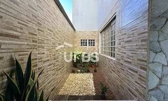 Imagem 4: CASA GRANDE, 3 QUARTOS, UM SUÍTE, DOIS BANHEIROS SOCIAIS, SEIS GARAGENS COBERTAS, DUAS VAG