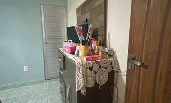 Imagem 3: Quarto mobiliado com suíte para mulher