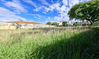 Imagem 2: Terreno á Venda, medindo 574,91 m². Boa Topografia, Plano , no bairro Chácara Areal, em In