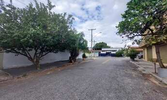 Imagem 6: Casa + Barracão Esquina com entradas independentes Esquina 2 padrões de energia 2 hidrômet