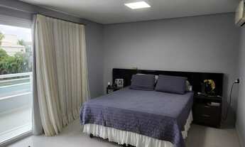 Imagem 3: Casa de condomínio para aluguel possui 368 metros quadrados com 4 quartos