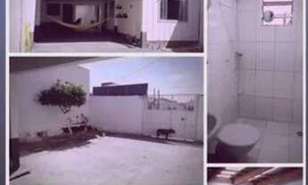 Imagem: Pequena casa de madeira, em SJP