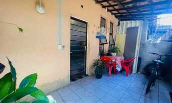 Imagem 3: Casa Geminada Entrada Coletiva com 2 Quartos, Varanda e 1 Vaga no Bairro Santa Branca