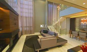 Imagem 3: Casa de alto padrão em condomínio fechado próximo do Centro de Florianópolis