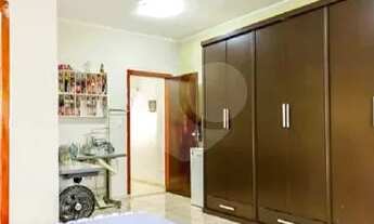 Imagem 4: Sobrado de 3 andares, sendo o terceiro andar de lazer com churrasqueira, um salão amplo e