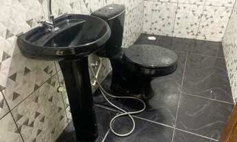 Imagem 2: PQ ficar em um hotel? Fique em de casa de aluguel de temporda. Até 3 quartos, ar e Wifi