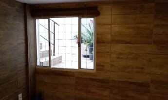 Imagem 4: Kitnet tipo estúdio a poucos metros da beira-mar - Agronômica - excelente localização