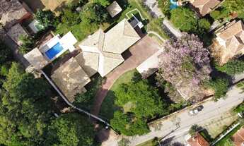 Imagem 3: Maravilhosa Casa em Condomínio - 900m² constituida no Terreno de 2.600m² - 04 Suites - Ref