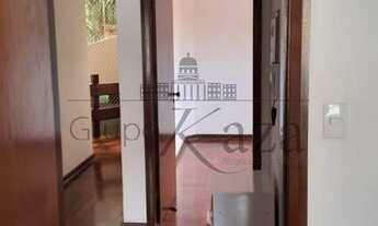 Imagem 6: Casa de condomínio para venda tem 212 metros quadrados com 3 quartos