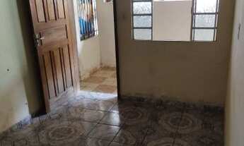 Imagem 3: Aluga-se casa no Ideal 400 R$ com vaga de garagem coberta.