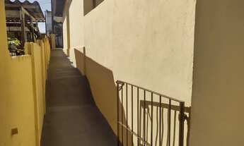 Imagem 4: Com garagem coberta e 01 suíte