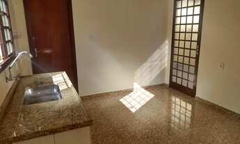 Imagem 7: Com garagem coberta e 01 suíte