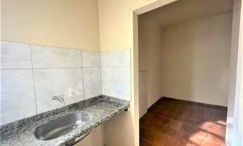 Imagem 5: A RE/MAX Silver apresenta esse imóvel para locação na cidade de Guanambi-Bahia. A Kitnet e