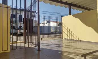 Imagem 2: Com garagem coberta e 01 suíte