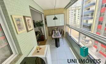 Imagem: Apartamento de frente, sol da manhã, à