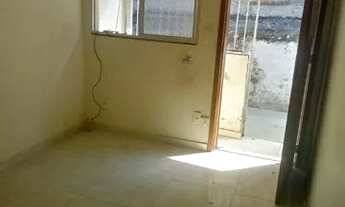 Imagem 2: Aluguel de casa 700 reais Não água e luz