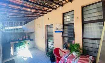 Imagem 4: Casa Geminada Entrada Coletiva com 2 Quartos, Varanda e 1 Vaga no Bairro Santa Branca