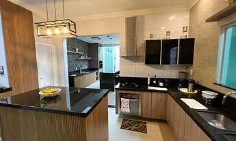 Imagem 7: Vendo Bela Casa com 5 Quartos, Fino Acabamento, no Cond. Jardim Espanha