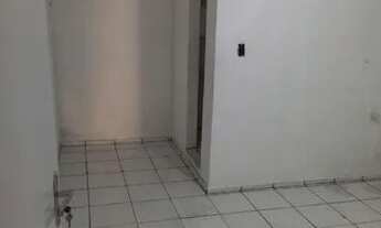 Imagem 3: ALUGO casa com 02/4 e 01 suite R$700