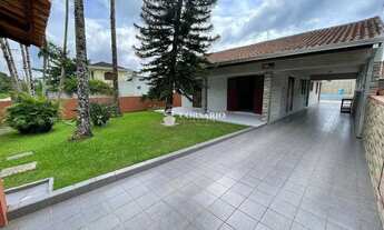 Imagem: Casa com 04 dormitórios e piscina Carmery