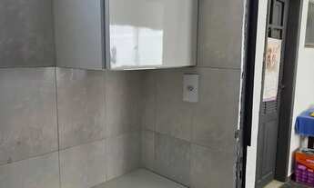 Imagem 7: Casa 2Q, Quintal com Linda Floreira, Rica em Armários e Rua com Controle de Acesso J. Gua