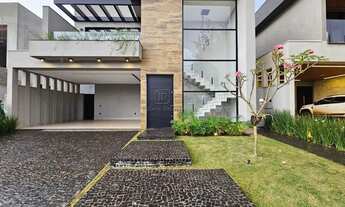 Imagem 2: Casa de Condomínio para venda em Vila do Golfe de 261.00m² com 4 Quartos, 4 Suites e 4 Gar