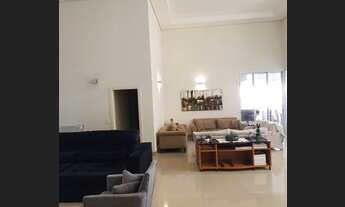 Imagem 6: Casa de condomínio para aluguel e venda possui 330 metros quadrados com 4 quartos