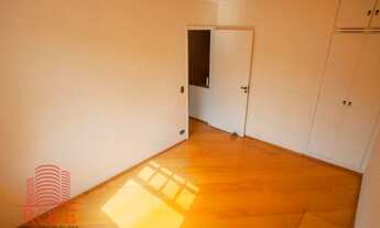 Imagem 7: Casa com 3 quartos, quintal e churrasqueira em rua arborizada do Brooklin (SP